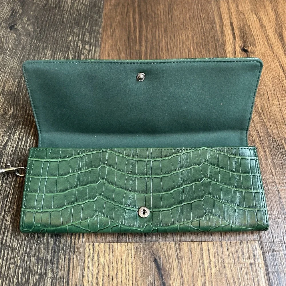 Julia Buxton Organizer Clutch Wallet Green Croc Embossed Wristlet 39316 NOS
